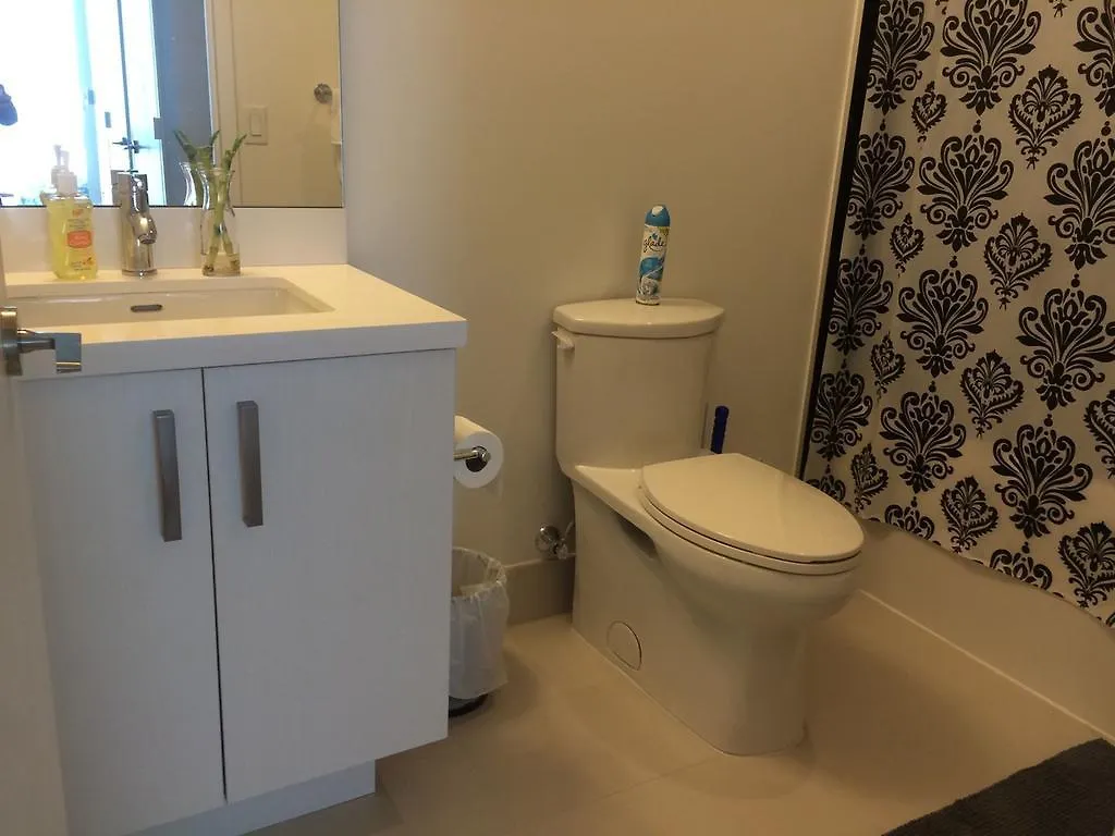 Elites Suites - One Bedroom Townhouse Condo Toronto Canada
