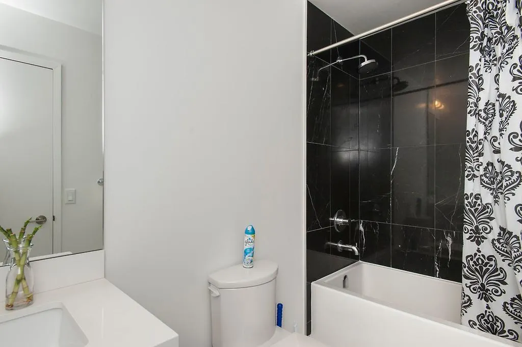 Elites Suites - One Bedroom Townhouse Condo Toronto