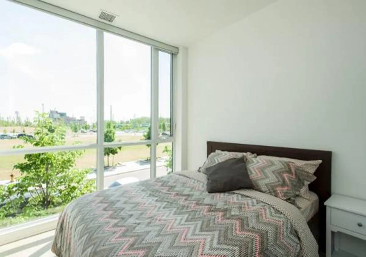 Elites Suites - One Bedroom Townhouse Condo Toronto Canada